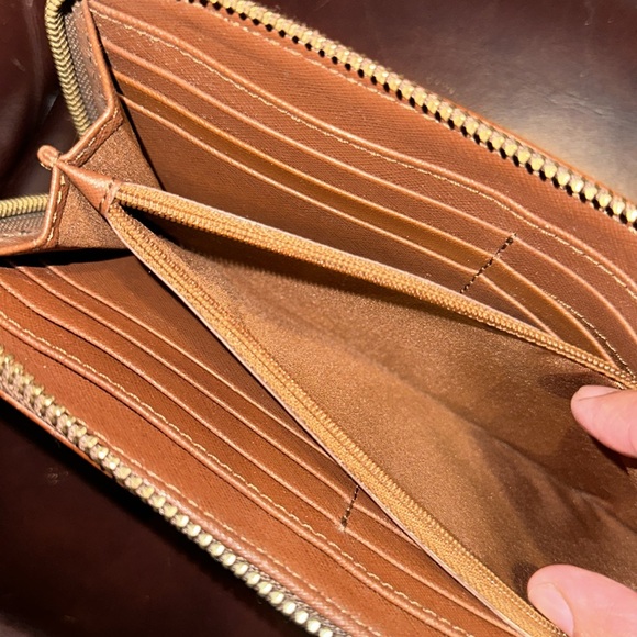 Fossil Leather Logan Zip Around Clutch - Picture 15 of 16